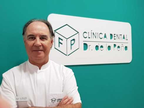 Dr. Florencio de la Peña Silvestre, director médico de la Clínica Dental Dr. de la Peña