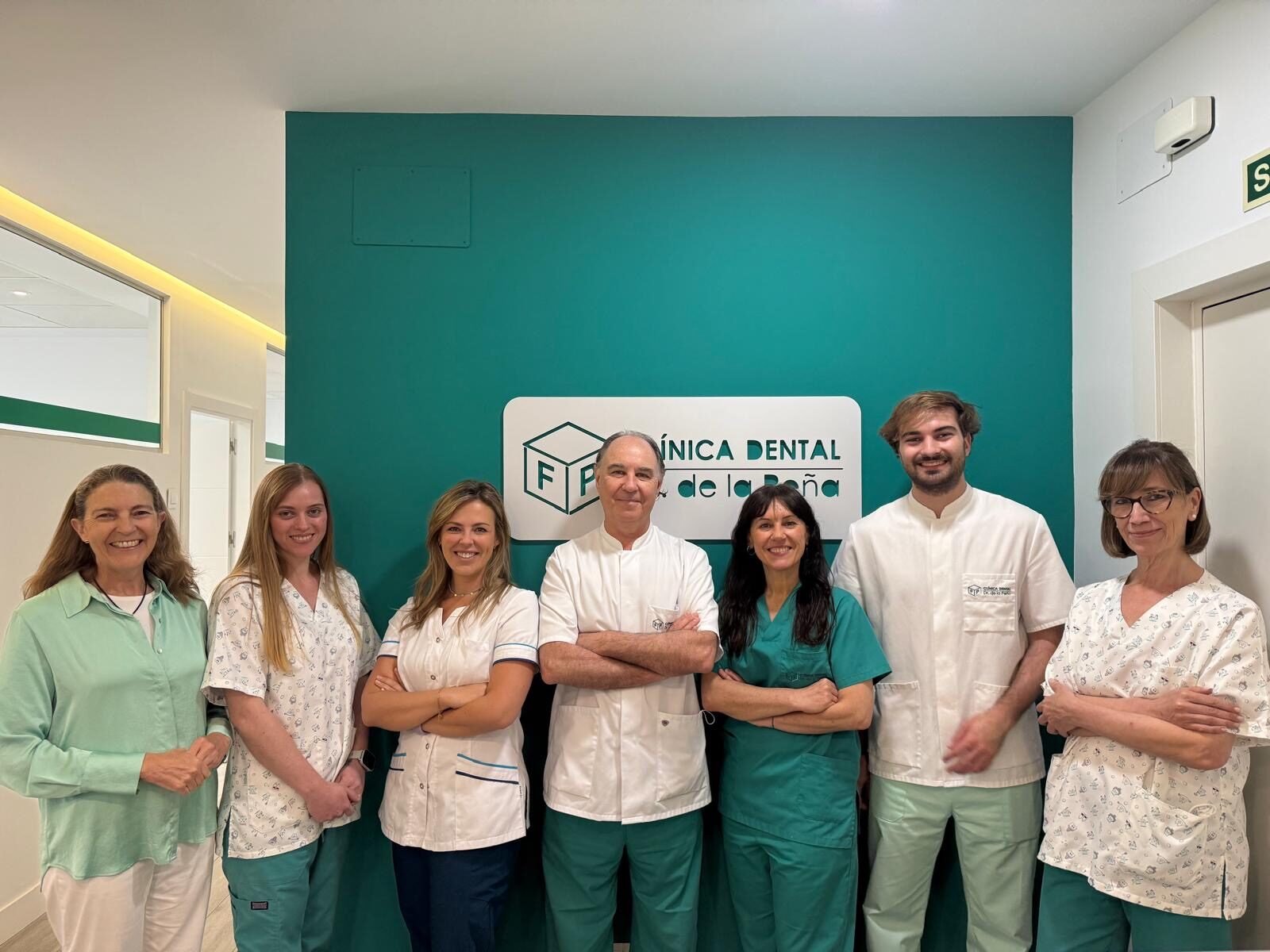 Equipo completo de la Clínica Dental Dr. de la Peña